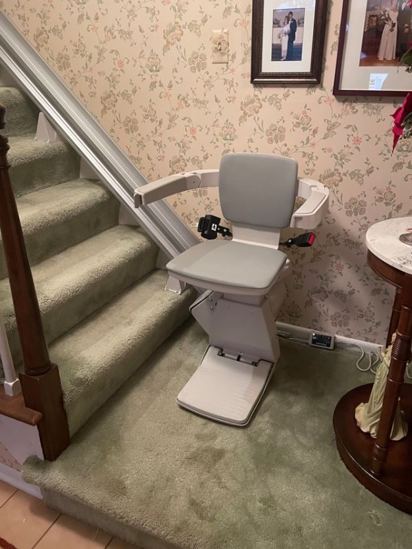 stairlift-in-Hershey-PA-installed-by-Lifeway-Mobility-Philadelphia.JPG