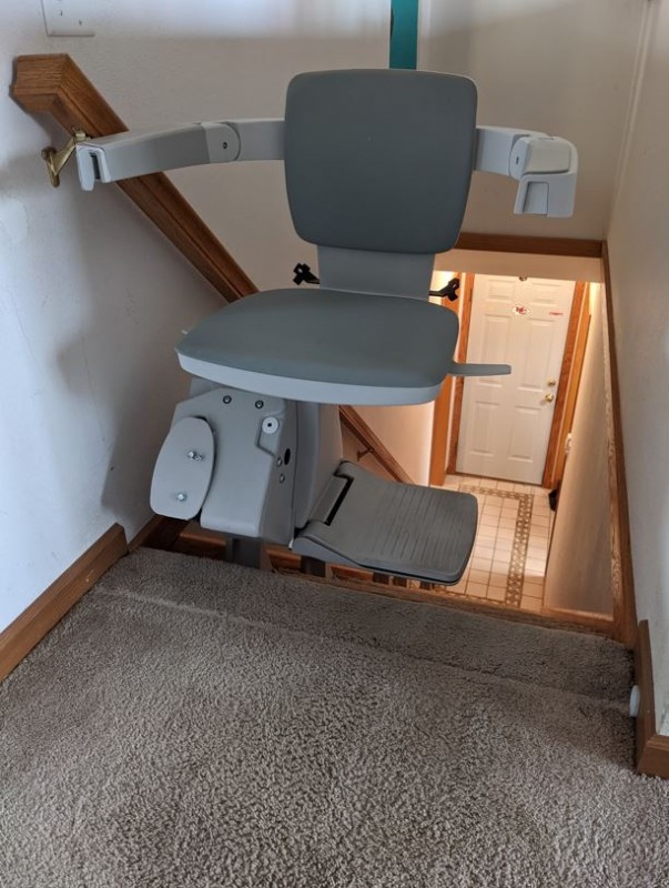 stairlift-swiveled-at-top-landing-of-staircase-in-Wichita-KS.jpg