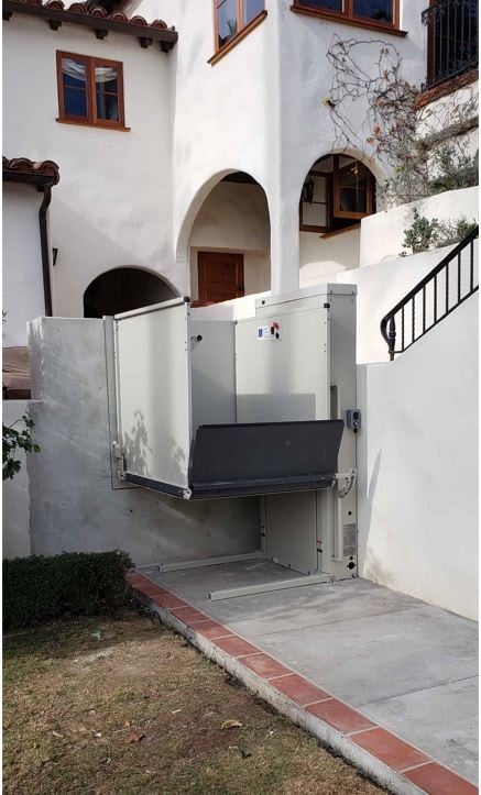 wheelchair-lift-installed-in-Pasadena-CA-by-Lifeway-mobility.JPG