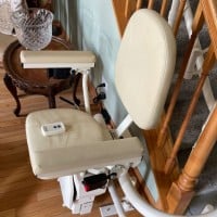 Harmar-Helix-curved-stairlift-with-180-park-from-Lifeway-Mobility.JPG