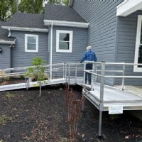 aluminum-wheelchair-ramp-installed-in-Seaford-DE-by-Lifeway-Mobility.JPG