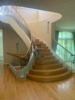 curved-stairlift-installed-by-Lifeway-Mobility-in-Los-Angeles.JPG