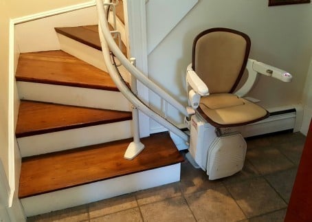 Which Curved Stair Lift is Best? Tube Rail vs. Flat Rail