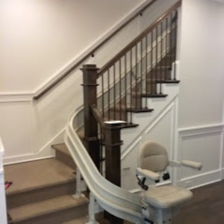 bruno curved stairlift at bottom landing of home in Bewrywn IL