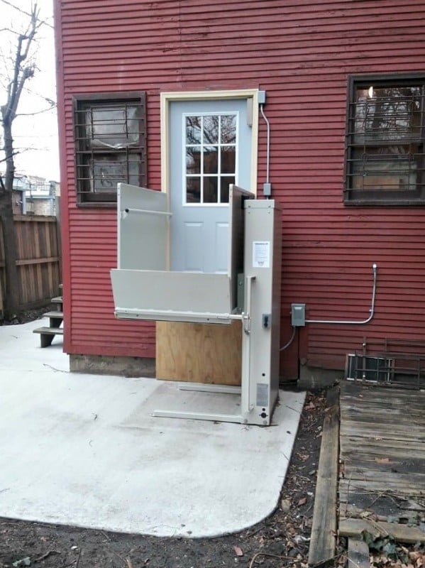 wheelchair-lift-for-safe-home-access.jpg