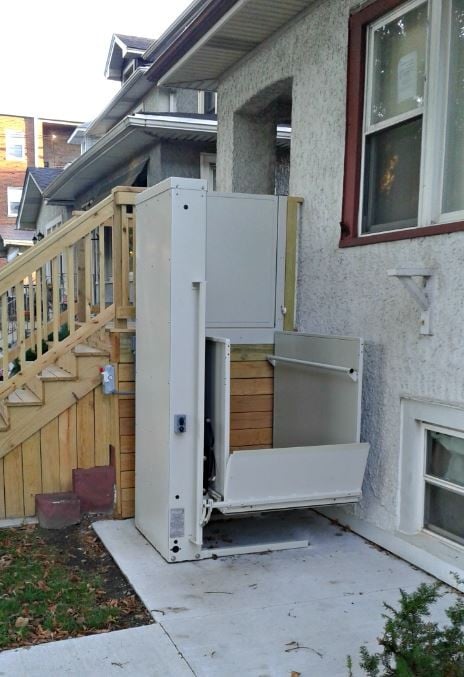 porch-lift-at-front-of-home-in-Oak-Park-Illinois.jpg