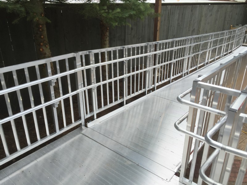 modular-aluminum-ramp-with-solid-surface