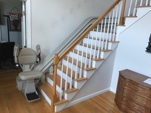 Bruno-curved-stairlift-at-bottom-landing-with-components-folded-up.jpg