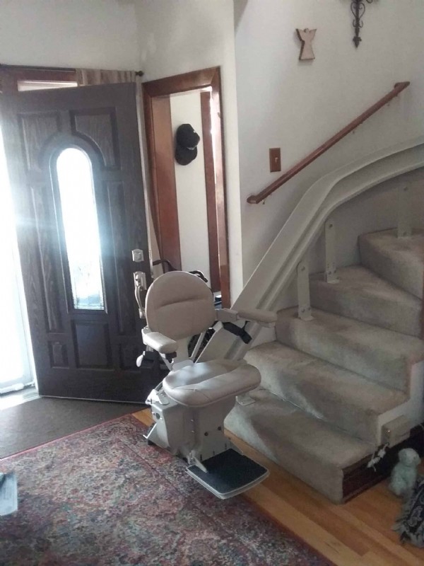 Bruno-curved-stairlift-installed-in-Chicago-by-EHLS.jpg