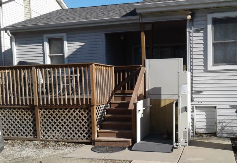 Residential-Vertical-Platform-Lift-Chicago.jpg