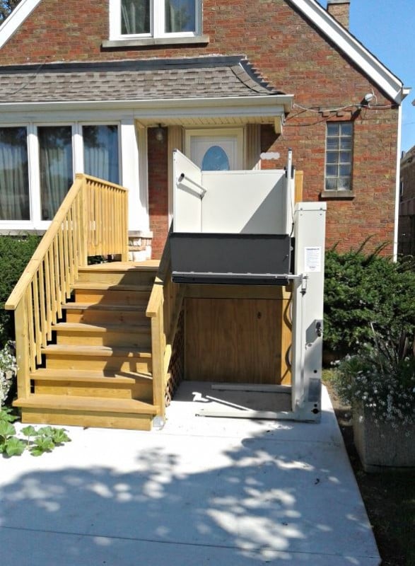 outdoor-wheelchair-lift-in-Chicago-Illinois.jpg