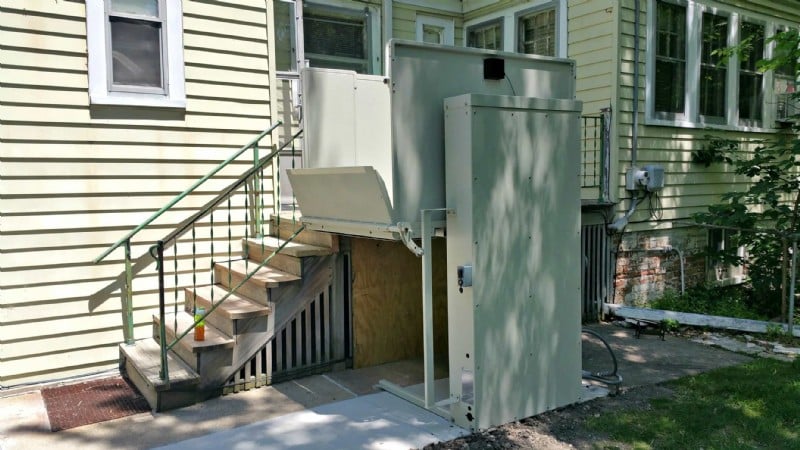 vertical-platform-lift-Wilmette-Illinois.jpg