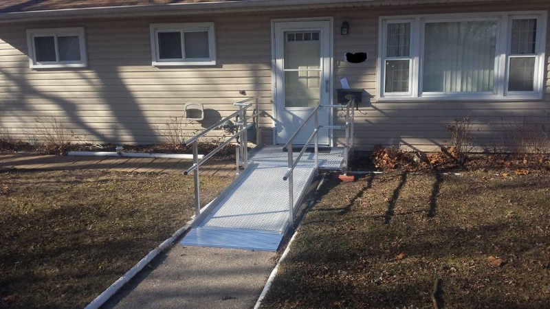 aluminum-modular-wheelchair-ramp-for-wheelchair-access-to-suburban-home-in-Chicago.jpg