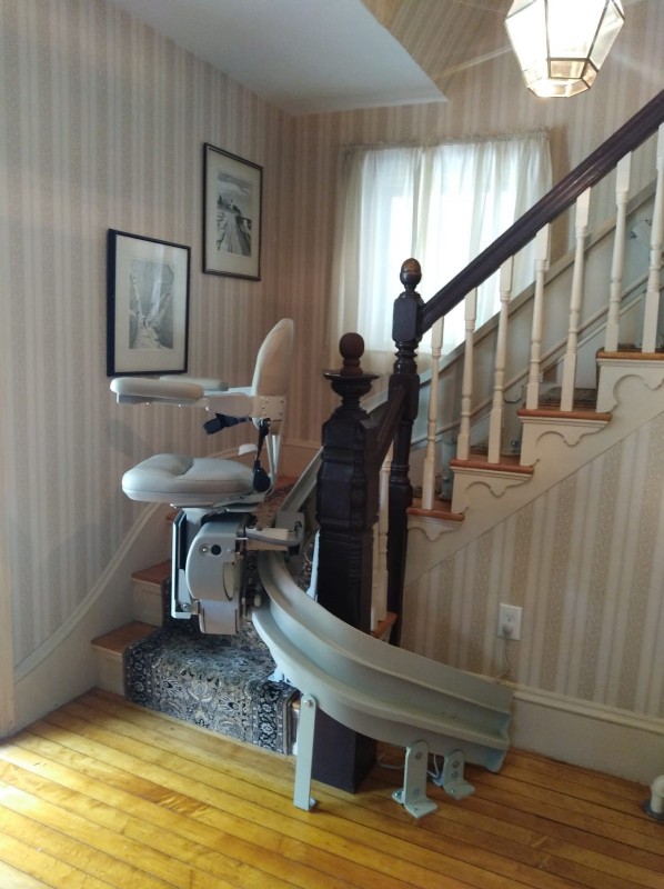 curved-stairlift-in-home-in-Reading-Massachusetts.jpg