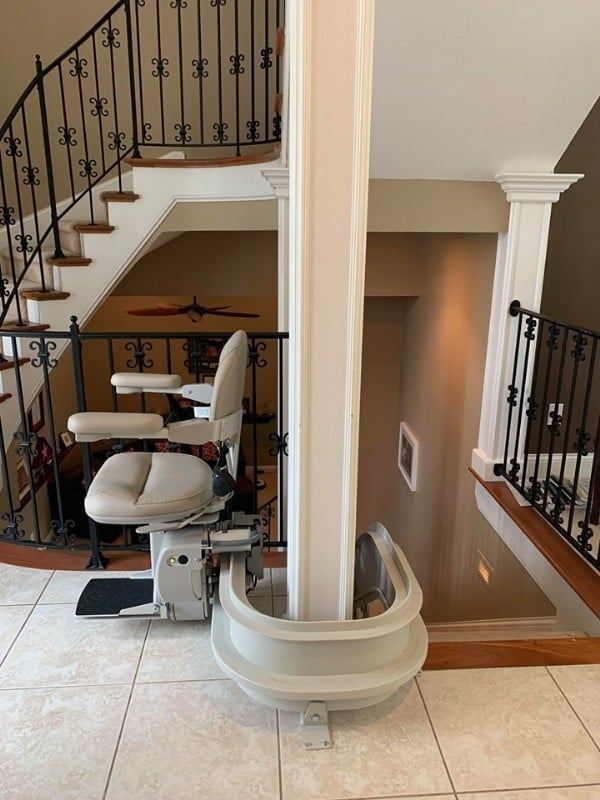 custom-curved-stairlift-installed-in-home-in-Indianapolis.jpg