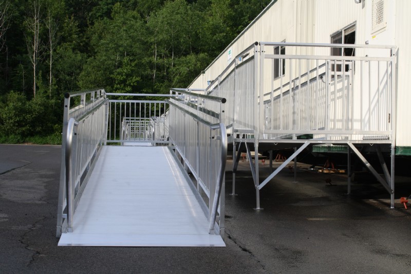 Commercial aluminum ramp for mobile office space in Massachusetts