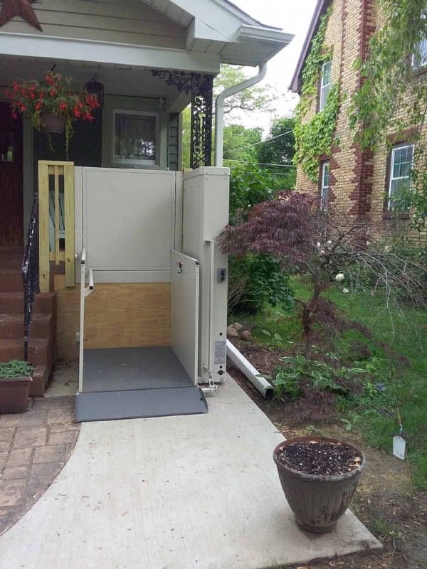 outdoor wheelchair lift for home in Waukegan