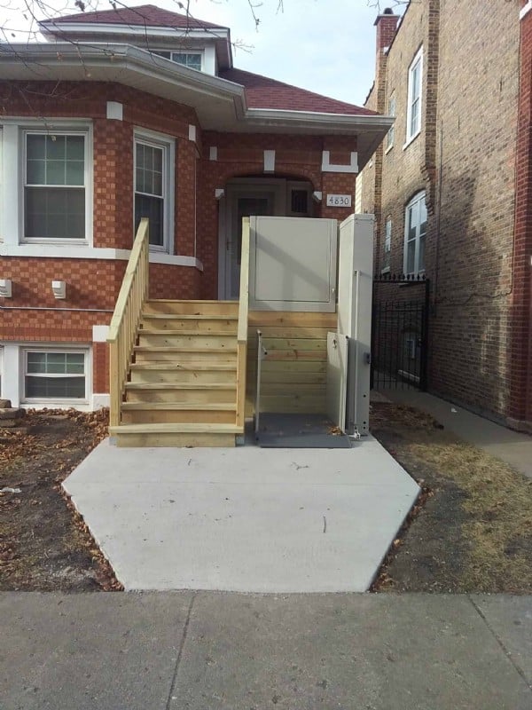 porch-lift-installed-in-winter-season-to-provide-access-to-front-door-of-home-in-Chicago.jpg