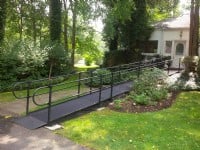 Aluminum wheelchair ramp