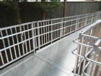 modular-aluminum-ramp-with-solid-surface