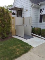 Bruno-porch-lift-for-front-door-access-Waukegan-IL.jpg