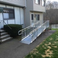 Modular aluminum wheelchair ramp for home