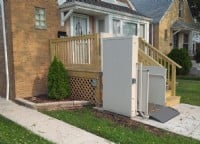 outdoor-wheelchair-lift-installed-in-Chicago-IL.JPG