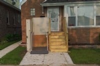 porch-lift-in-front-yard-of-Chicago-home.JPG